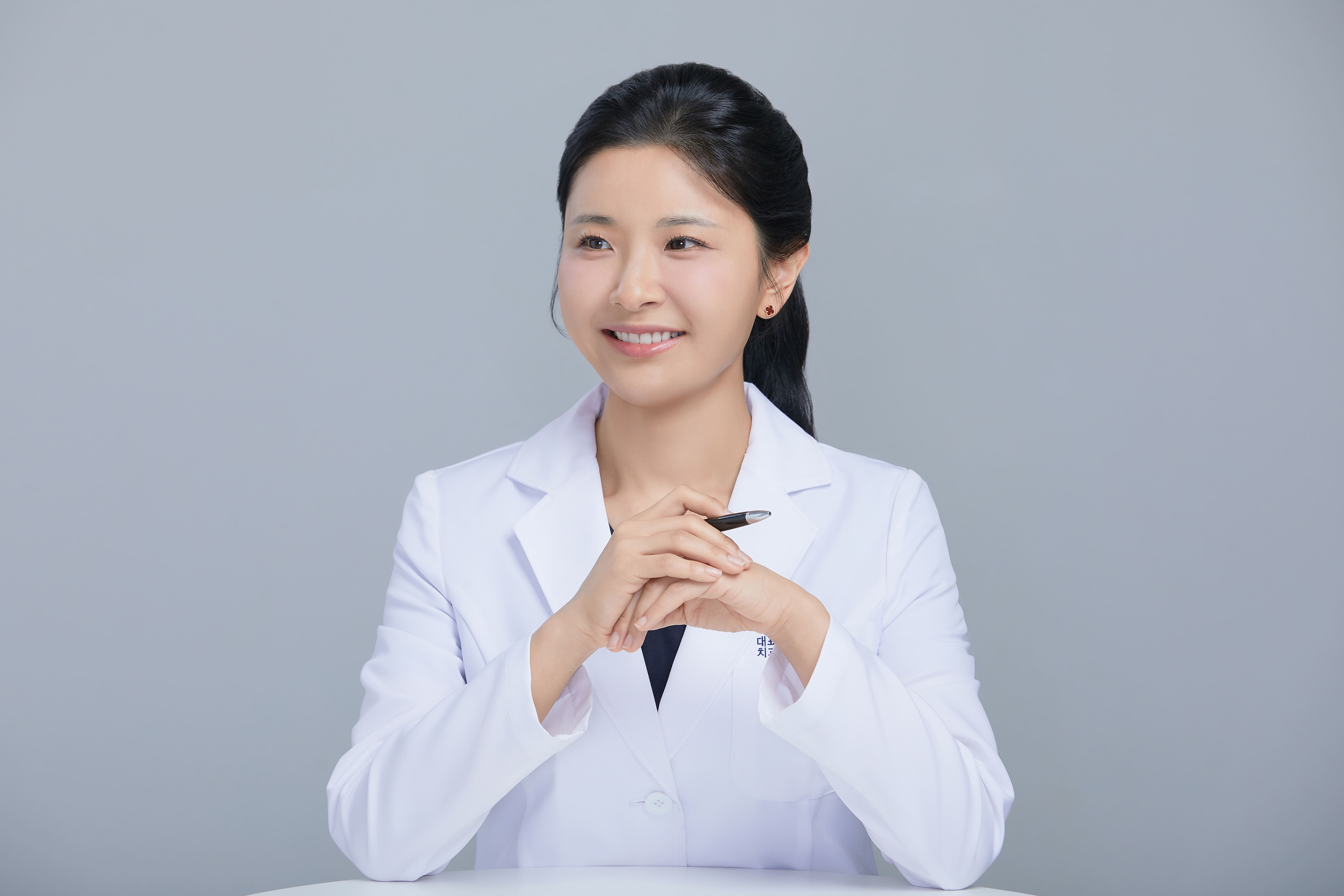 구강악안면외과 전문의 진료 모습